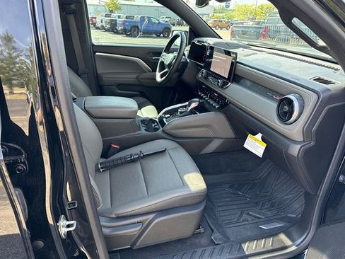 Used 2024 Chevrolet Colorado ZR2 w/ ZR2 Convenience Package III AWD/4WD image 18