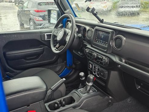 Used 2023 Jeep Gladiator Sport AWD/4WD image 11