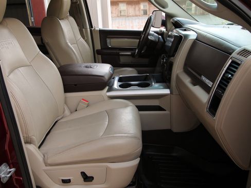 Used 2018 RAM 3500 Laramie image 40