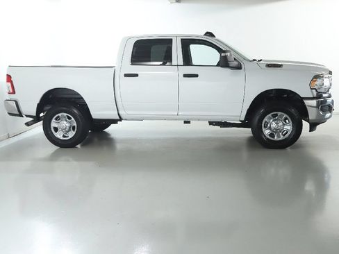 Used 2024 RAM 2500 Tradesman w/ Chrome Appearance Group AWD/4WD image 11