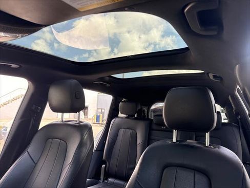 Used 2020 Mercedes-Benz GLB 250 w/ Premium Package image 18