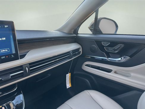 New 2026 Lincoln Corsair Reserve image 16