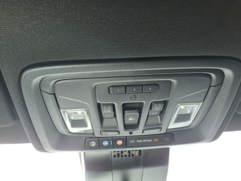 Used 2025 GMC Sierra 1500 AT4 w/ AT4 Premium Package AWD/4WD image 18
