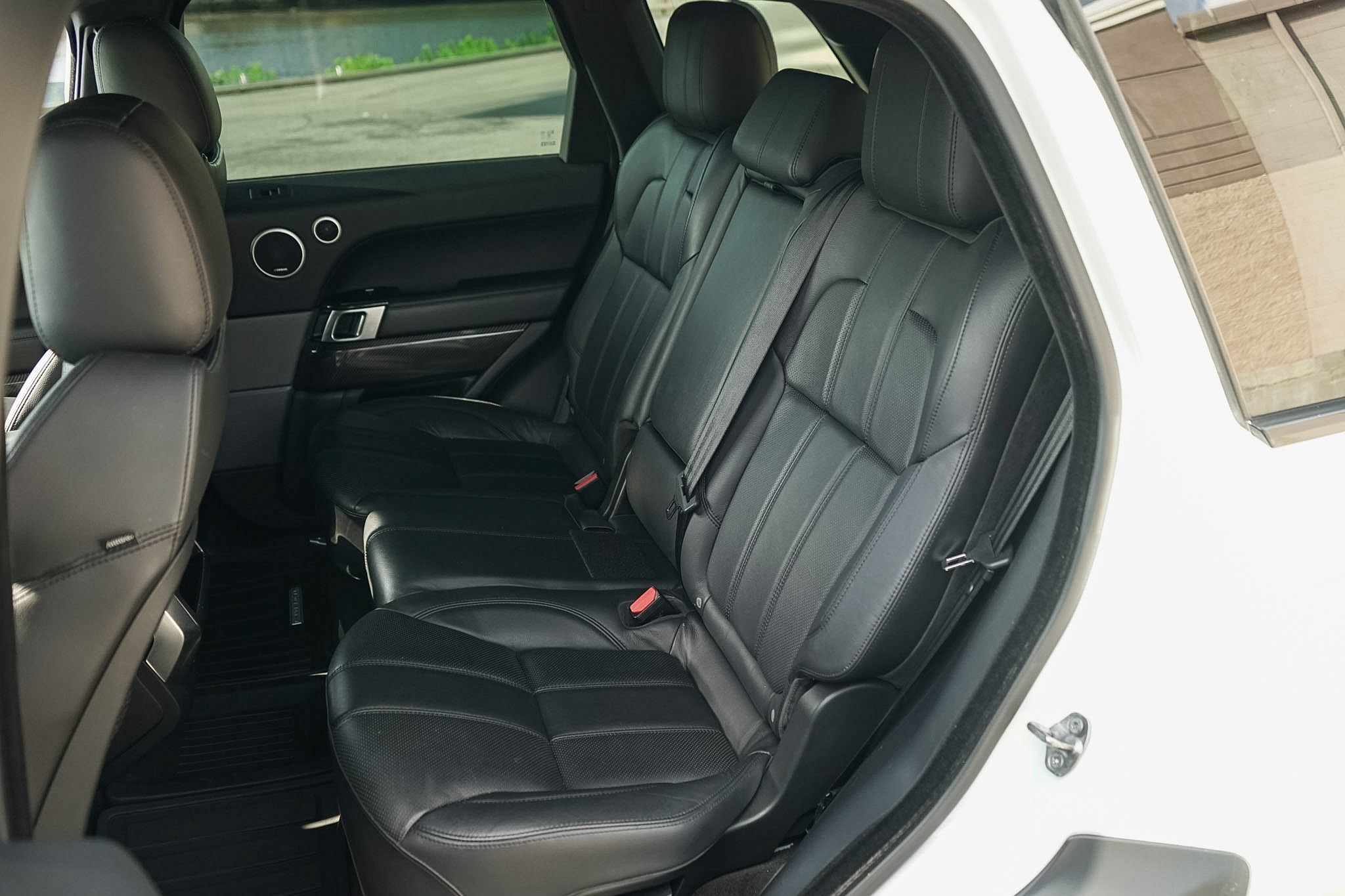 Used 2016 Land Rover Range Rover Sport SE AWD/4WD image 36