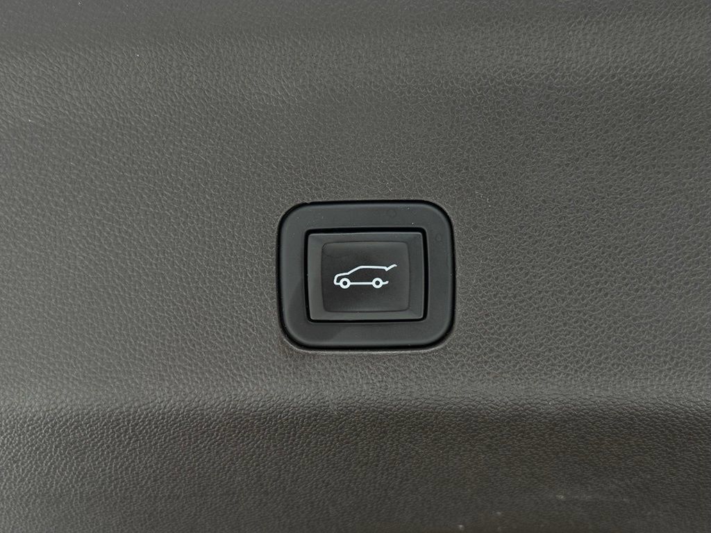 Used 2024 GMC Yukon XL SLT AWD/4WD image 17