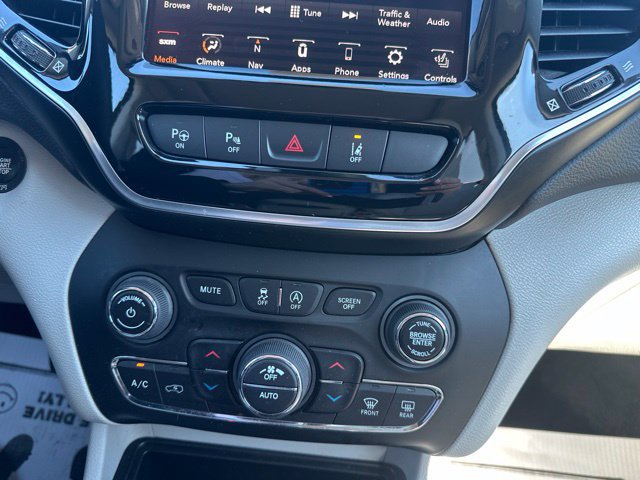 Used 2021 Jeep Cherokee Limited w/ Elite Package AWD/4WD image 31