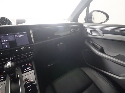 Used 2023 Porsche Macan image 14