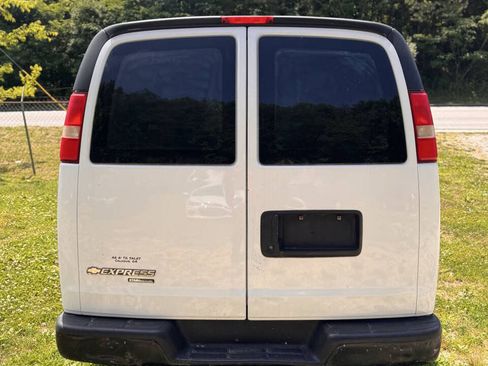 Used 2012 Chevrolet Express 1500 RWD image 4