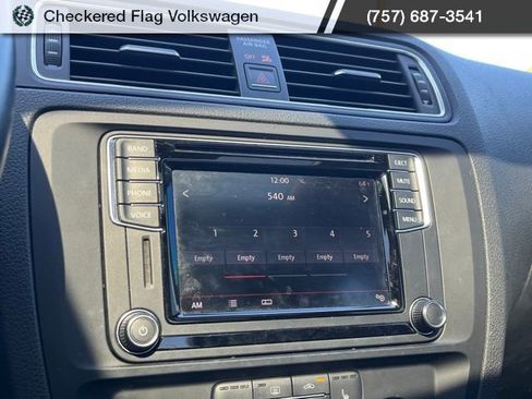 Used 2017 Volkswagen Jetta SE image 37