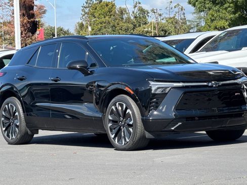 Used 2024 Chevrolet Blazer EV RS image 2