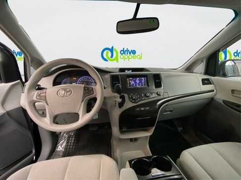 Used 2011 Toyota Sienna LE image 27