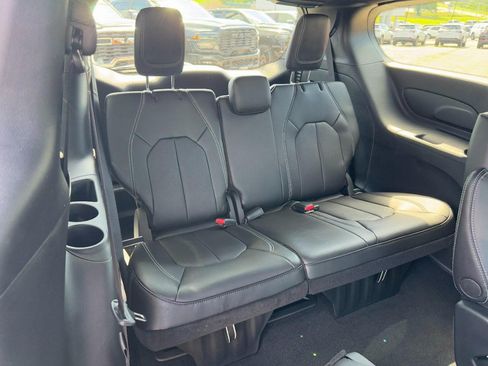 New 2027 Chrysler Pacifica Select FWD image 7
