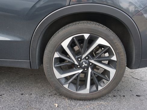 Used 2024 Mitsubishi Outlander SE image 6