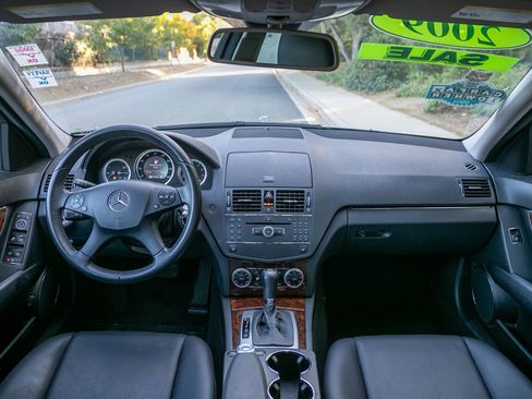 Used 2009 Mercedes-Benz C 300 Sedan image 17
