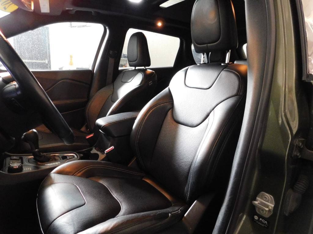 Used 2021 Jeep Cherokee Latitude Lux 80th Anniv w/ Quick Order Package 26U 80TH AWD/4WD image 2
