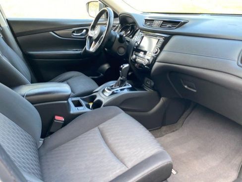 Used 2019 Nissan Rogue SV image 6