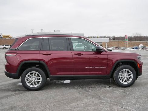 New 2026 Jeep Grand Cherokee Laredo w/ Trailer Tow Package AWD/4WD image 8