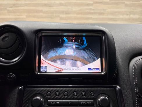Used 2016 Nissan GT-R Premium image 12