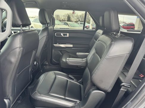 Used 2022 Ford Explorer XLT w/ Equipment Group 202A image 22