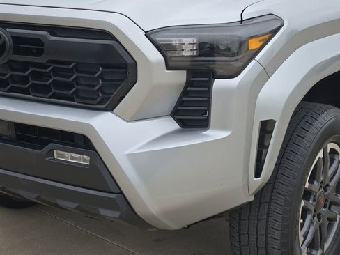 Used 2024 Toyota Tacoma TRD Sport AWD/4WD image 10