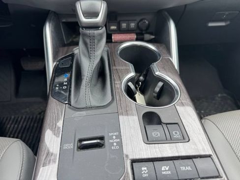 Used 2021 Toyota Highlander Limited AWD/4WD image 25