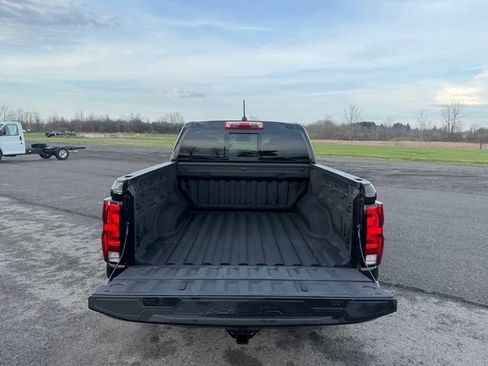 Used 2025 Chevrolet Colorado W/T w/ Advanced Trailering Package image 19