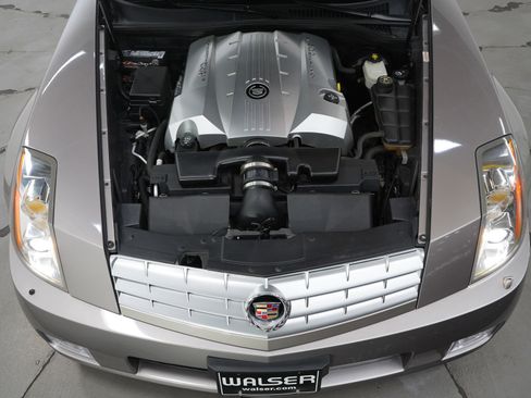 Used 2005 Cadillac XLR image 33
