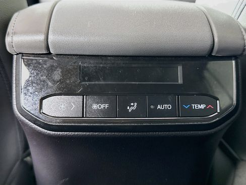 Used 2023 Toyota Highlander XLE AWD/4WD image 26