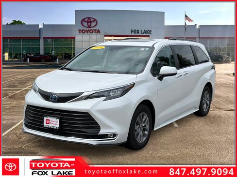 Used 2024 Toyota Sienna XLE AWD/4WD image 1