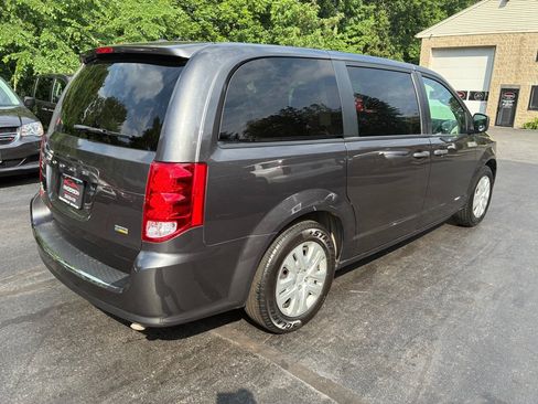 Used 2019 Dodge Grand Caravan SE FWD image 7