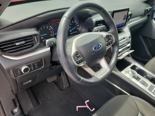 Used 2023 Ford Explorer XLT RWD image 13