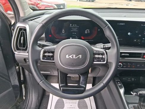 Used 2024 Kia Sorento S w/ Panoramic Sunroof Package FWD image 9