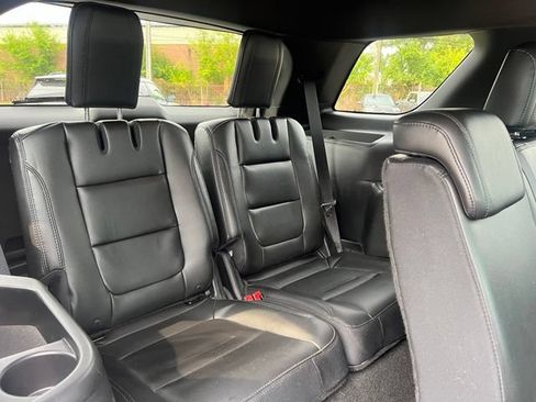 Used 2016 Ford Explorer XLT w/ Equipment Group 202A AWD/4WD image 13