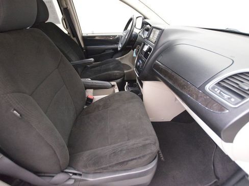 Used 2012 Chrysler Town & Country Touring image 16