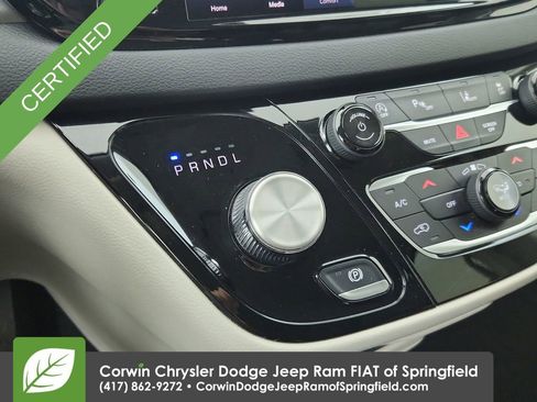 Certified 2023 Chrysler Pacifica Touring-L image 28