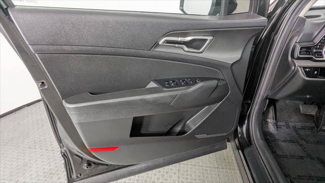 Used 2024 Kia Sportage LX FWD image 13