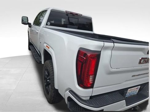 Used 2020 GMC Sierra 2500 AT4 w/ AT4 Premium Package AWD/4WD image 3