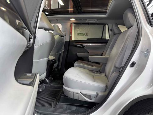 Used 2023 Toyota Highlander Platinum image 7