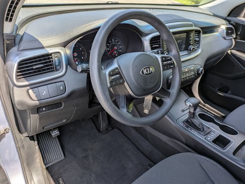 Used 2020 Kia Sorento LX AWD/4WD image 8