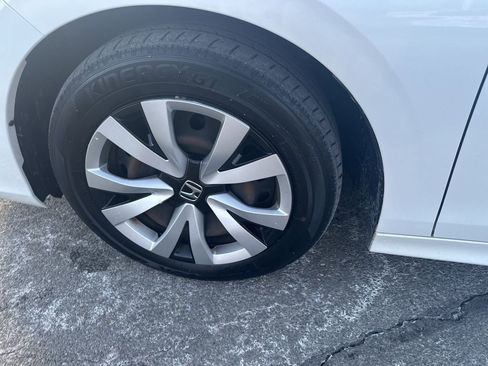 Used 2022 Honda Civic LX image 9