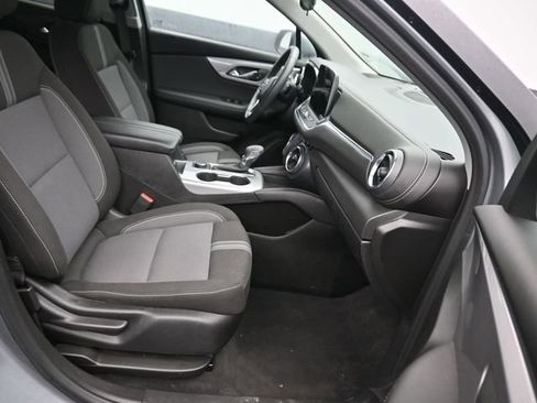 Used 2025 Chevrolet Blazer LT image 8