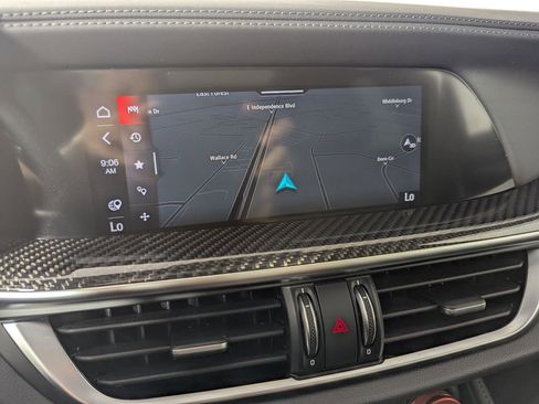 Used 2023 Alfa Romeo Stelvio Quadrifoglio image 15