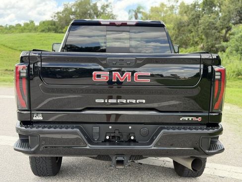 Used 2024 GMC Sierra 2500 AT4 w/ AT4 Premium Plus Package AWD/4WD image 4