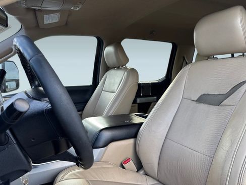 Used 2017 Ford F250 Lariat w/ Chrome Package image 19