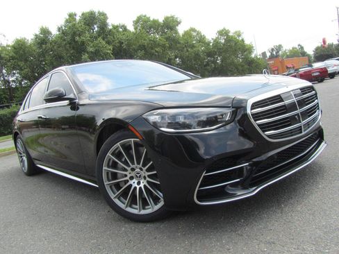 Used 2022 Mercedes-Benz S 580 4MATIC Sedan w/ AMG Line Package image 2