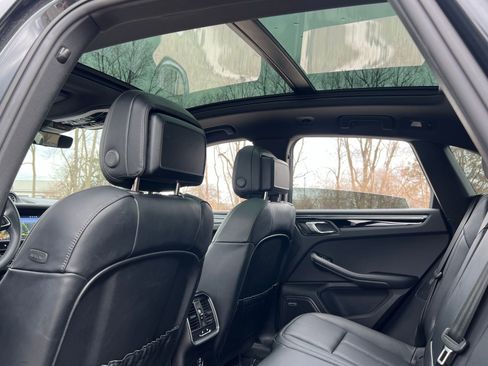 Certified 2025 Porsche Macan AWD/4WD image 21