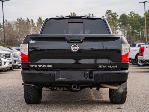 Used 2018 Nissan Titan SV w/ SV Convenience Package image 6