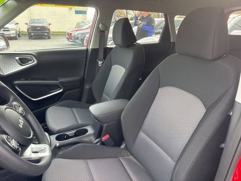 Used 2025 Kia Soul LX w/ LX Technology Package image 10