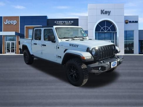 Used 2023 Jeep Gladiator Willys image 9