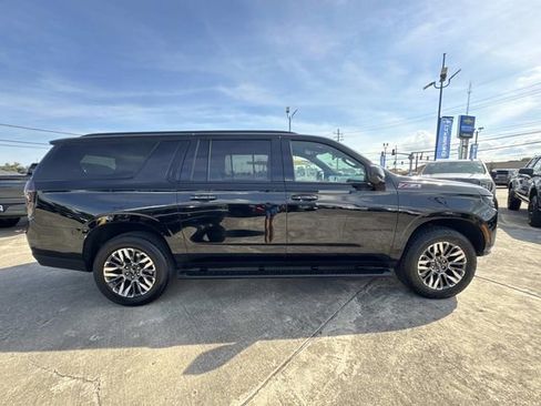 Used 2025 Chevrolet Suburban Z71 image 8